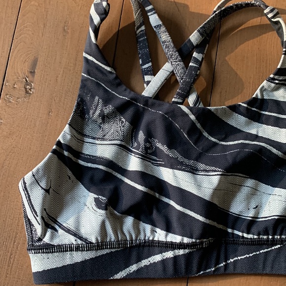 Lululemon Bra size 4 - Picture 5 of 5